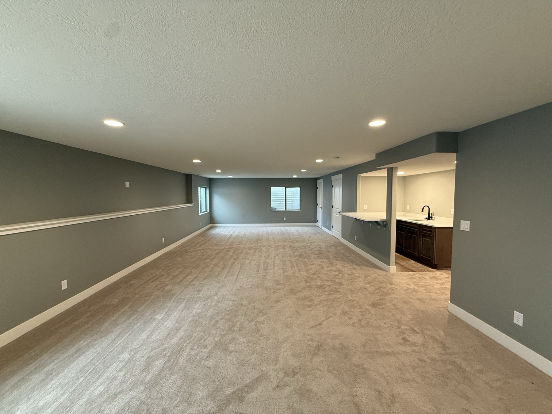Finished basement with wet bar and living area by Lynnwood Construction