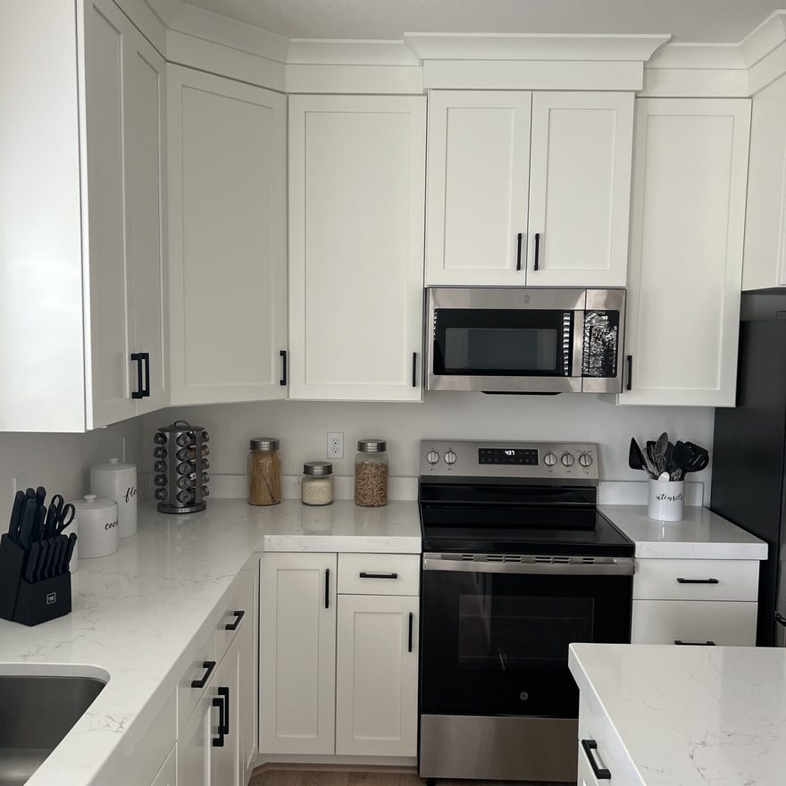 Kitchen remodel with white cabinets by Lynnwood Construction