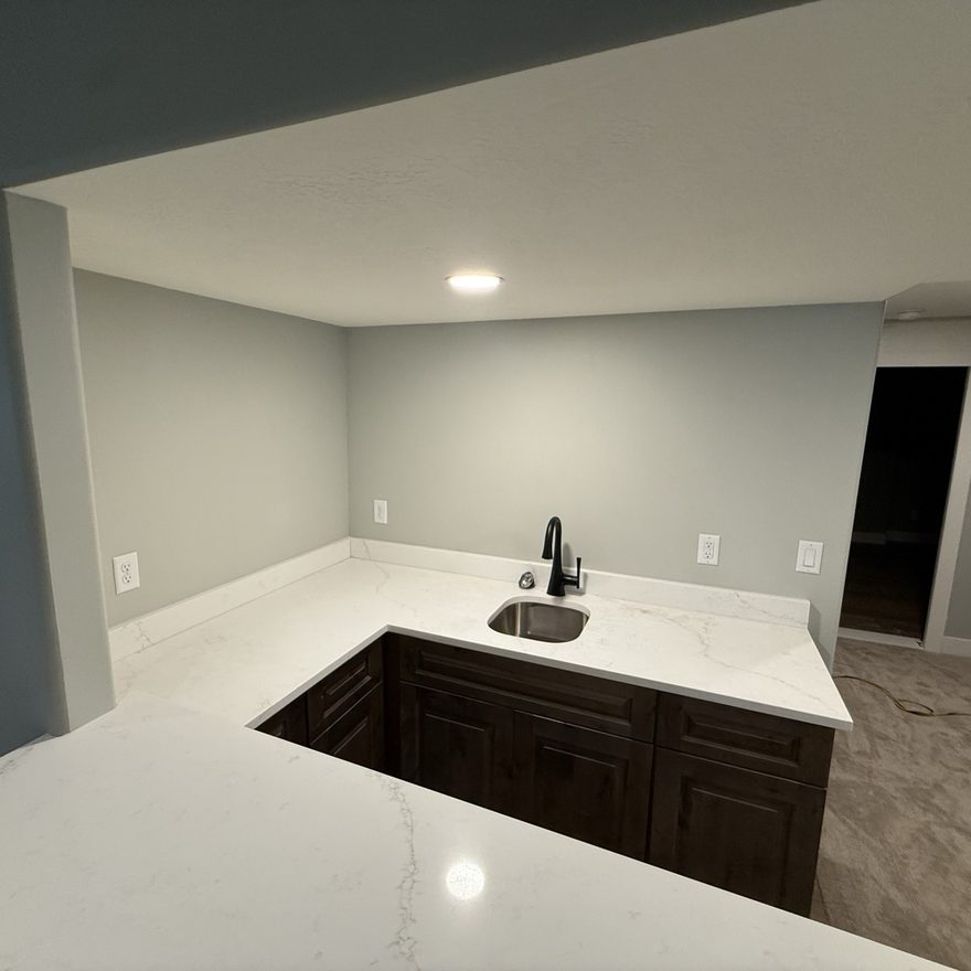 Basement wet bar with quartz counter by Lynnwood Construction